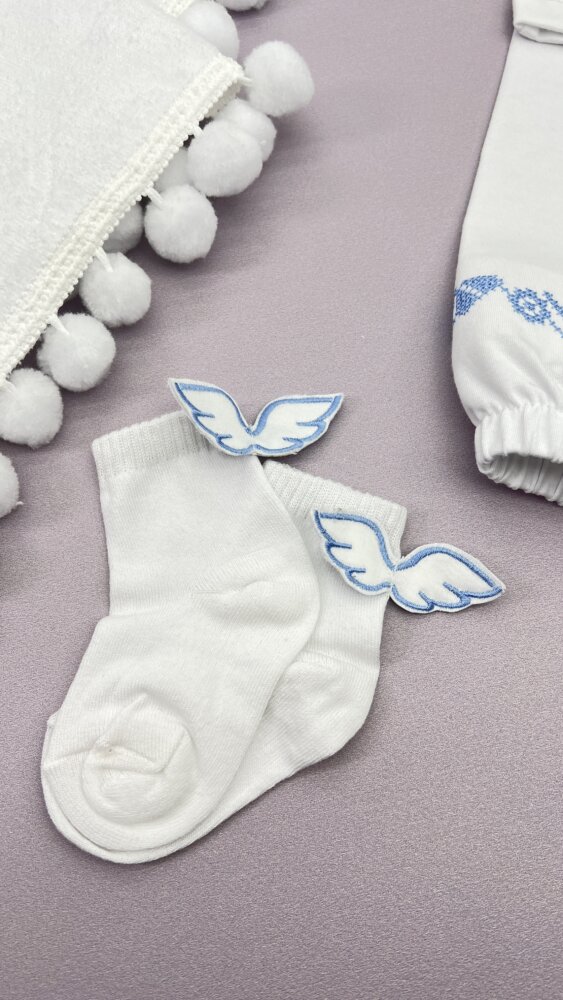 Полный крестильный набор «Ангельский оберег»: крестильная пеленка с помпонами и костюм-вышиванка