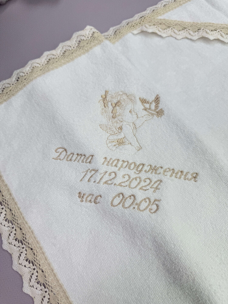 Полный крестильный набор «Creamy Blessing» для мальчика: крестильная пеленка, костюм-вышиванка и аксессуары