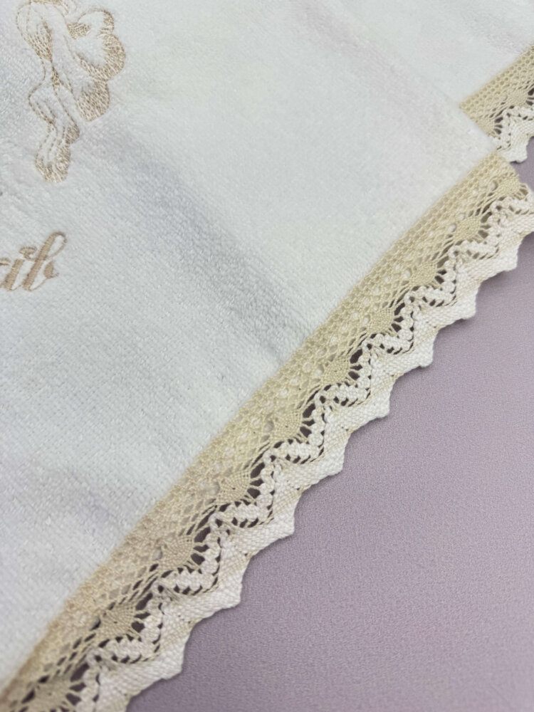 Полный крестильный набор «Creamy Blessing» для мальчика: крестильная пеленка, костюм-вышиванка и аксессуары