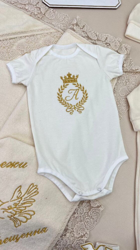 Изысканный крестильный боди «Золотой Вензель»